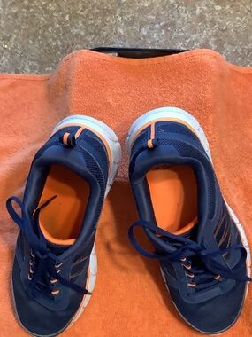 MENS NAVY AND ORANGE ATHLETIC SNEAKERS